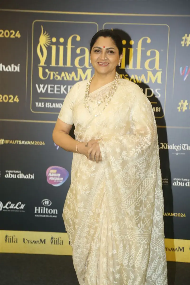 Khushbu Sundar Stills in White Saree